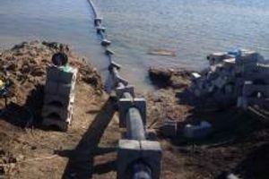 Прокладка трубы ПЭ по дну залива Каховского водохранилища фото